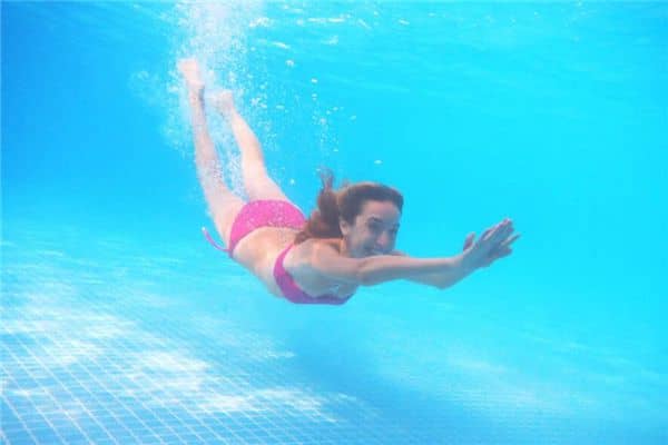 梦见病人穿游泳衣