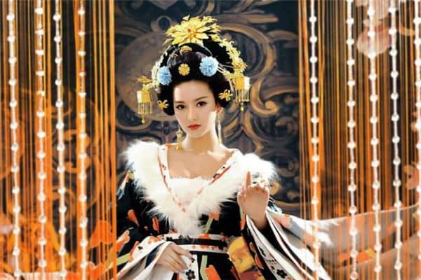 梦见与皇后握手争吵