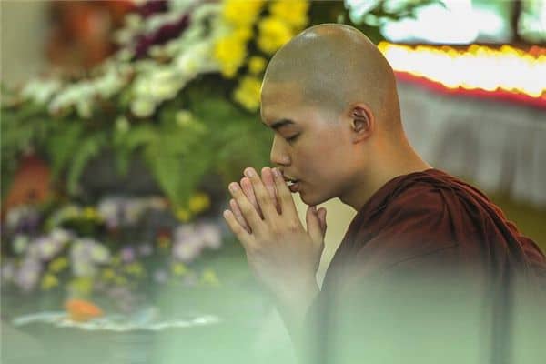 梦见自己成为出家人