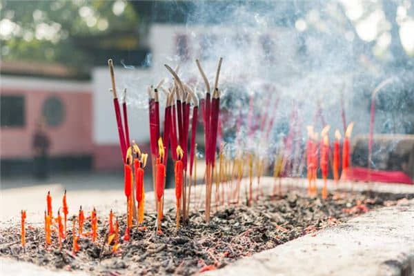 梦见庙里烧香 梦见庙里烧香