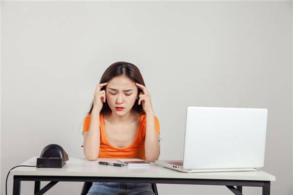 梦见为了某件事情而感到烦恼