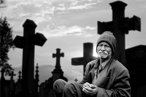 梦见死去的亲人说话是什么意思 梦见死去的亲人说话是什么意思