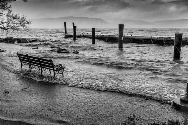 梦见河里涨大水 梦见河里涨大水
