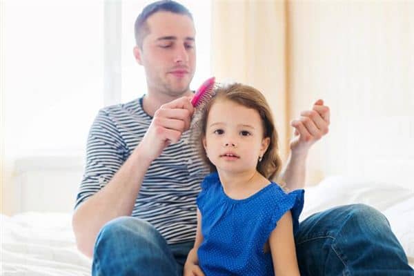 梦见自己梳头发是什么意思 梦见自己梳头发是什么意思