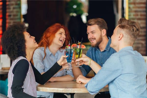 梦见同学聚会吃饭 梦见同学聚会吃饭