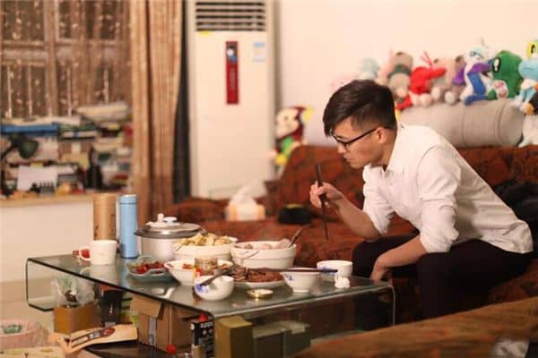 梦见和家人吃饭 梦见和家人吃饭