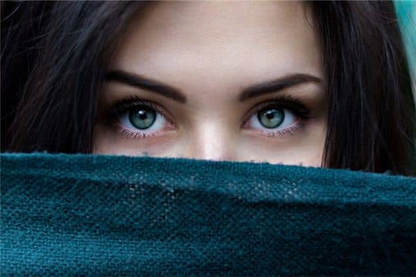 梦见眼睛肿了 梦见眼睛肿了