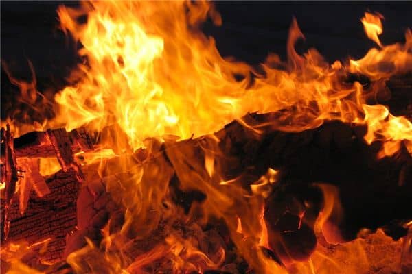 梦见邻居家着火 梦见邻居家着火