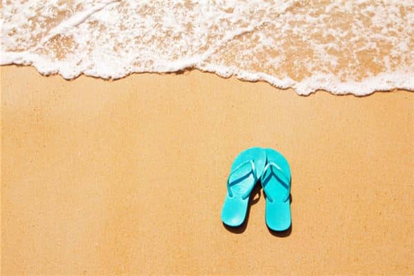 梦见自己穿拖鞋