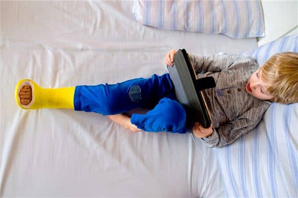 梦见腿骨折 梦见腿骨折