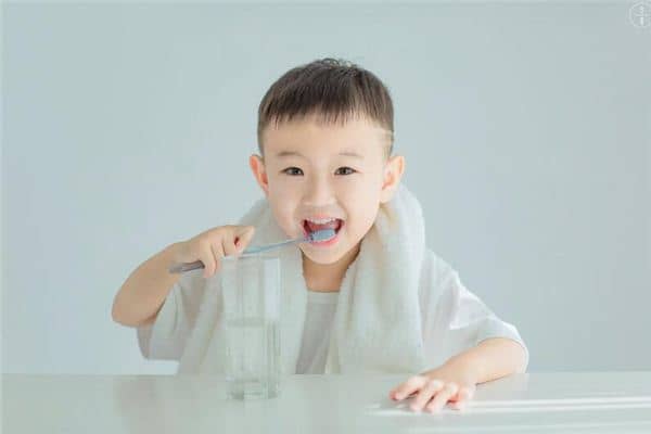 梦见刷牙出血 梦见刷牙出血