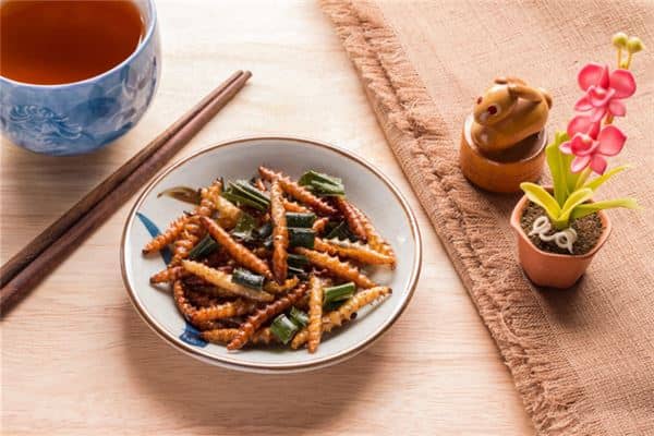 梦见别人吃虫子