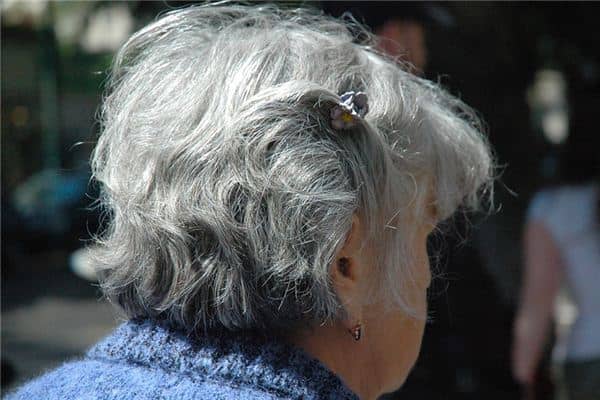 梦见自己有白头发 梦见自己有白头发