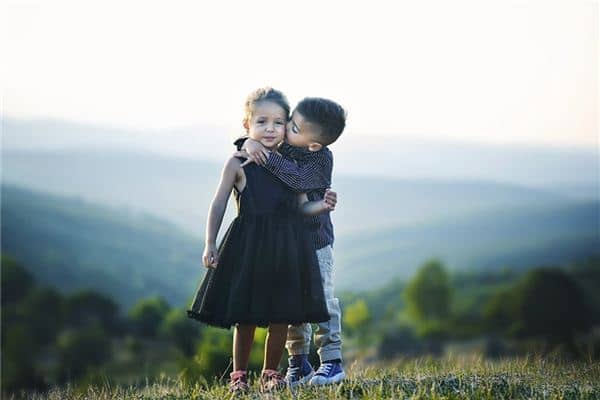 梦见抱女孩 梦见抱女孩