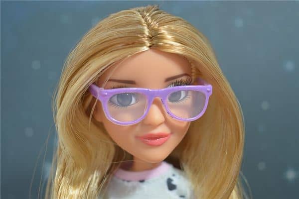 梦见戴眼镜是什么预兆 梦见戴眼镜是什么预兆