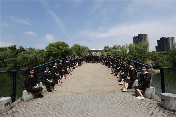 梦见老同学是什么预兆 梦见老同学是什么预兆