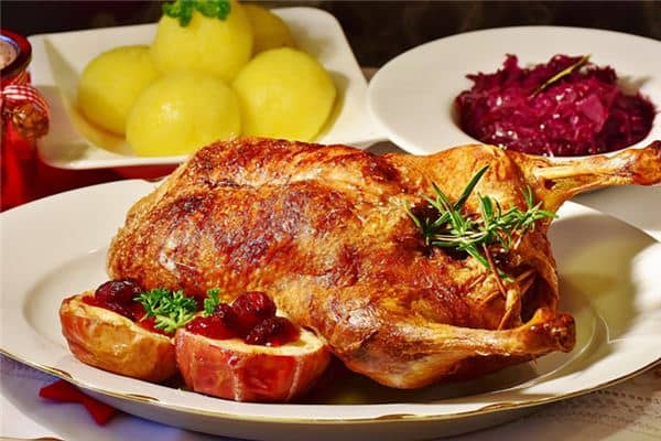 梦见吃烤鸭是什么意思 梦见吃烤鸭是什么意思