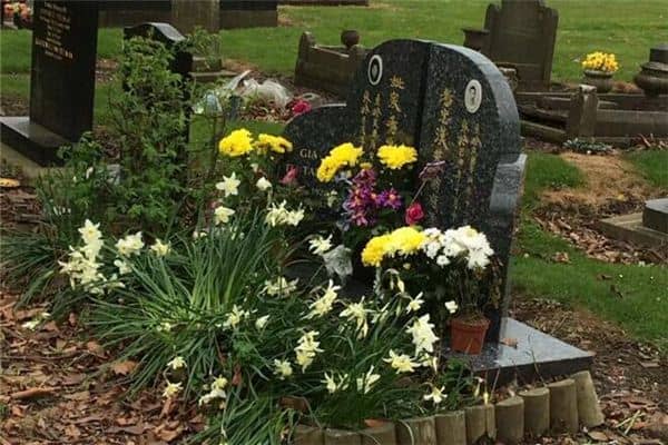 梦见己故的人是什么意思 梦见己故的人是什么意思