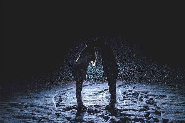 梦见被亲吻是什么意思 梦见被亲吻是什么意思