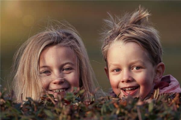 梦见小孩笑是什么意思 梦见小孩笑是什么意思