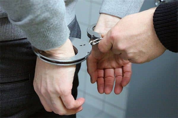 梦见被抓了是什么意思 梦见被抓了是什么意思