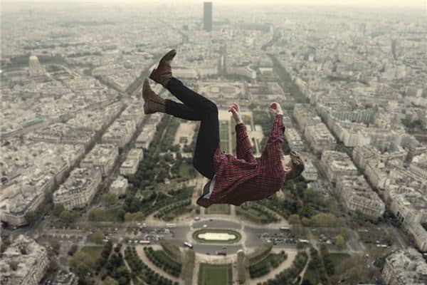 梦见自己从高处掉下来 梦见自己从高处掉下来