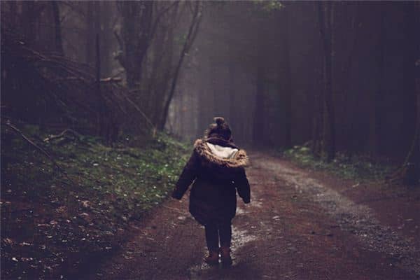 梦见泥巴路是什么意思 梦见泥巴路是什么意思