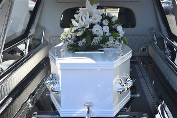 梦见白棺材是什么意思 梦见白棺材是什么意思