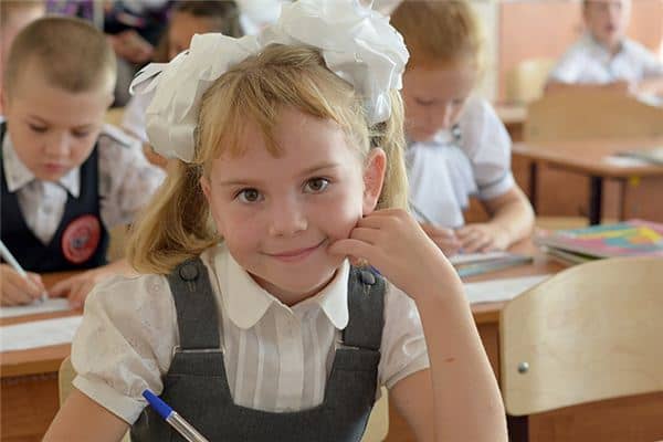 梦见女学生是什么意思 梦见女学生是什么意思