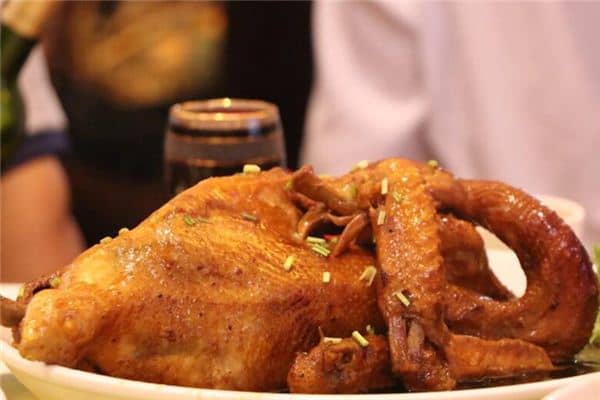 梦见吃烧鸡是什么意思 梦见吃烧鸡是什么意思