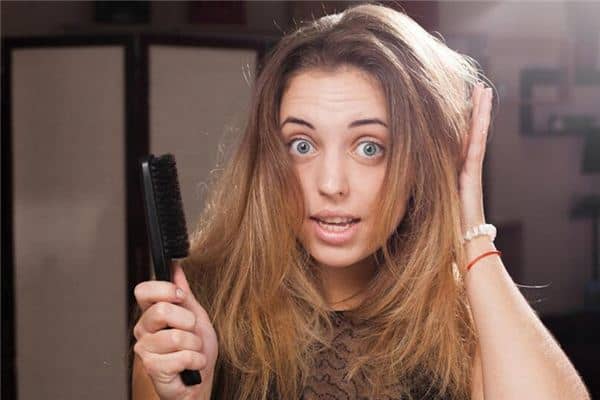 梦见掉头发是什么预兆 梦见掉头发是什么预兆