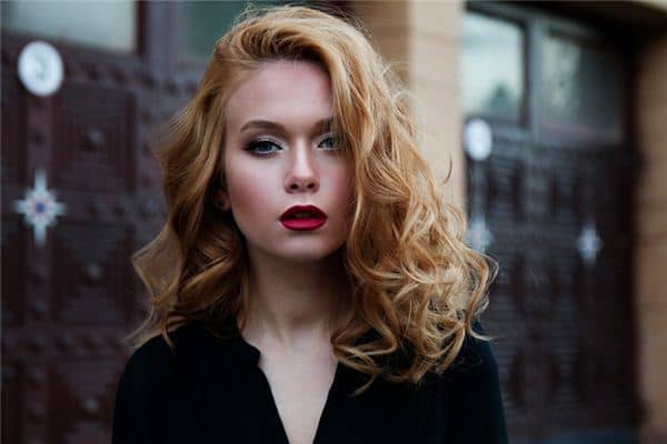 梦见黄头发是什么意思 梦见黄头发是什么意思