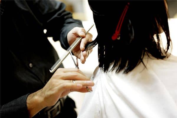 梦见减头发是什么意思 梦见减头发是什么意思