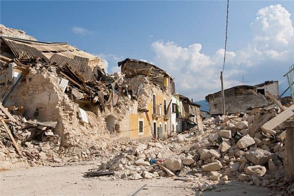 梦见房子坍塌是什么意思 梦见房子坍塌是什么意思