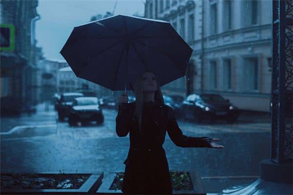 梦见孕妇下雨是什么意思 梦见孕妇下雨是什么意思