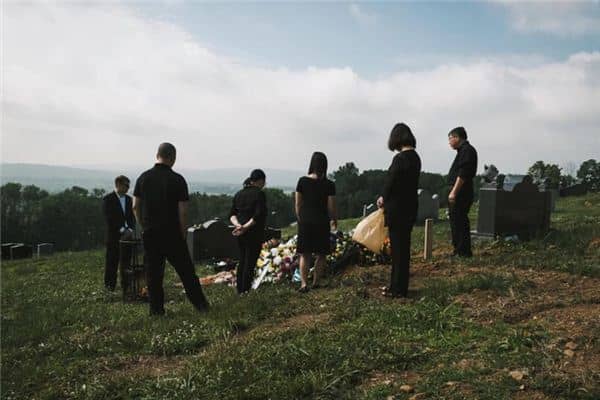 梦见死人要钱是什么意思 梦见死人要钱是什么意思