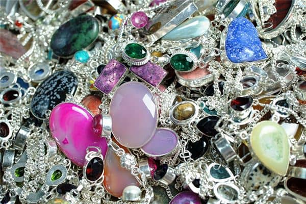 梦见买项链是什么意思 梦见买项链是什么意思