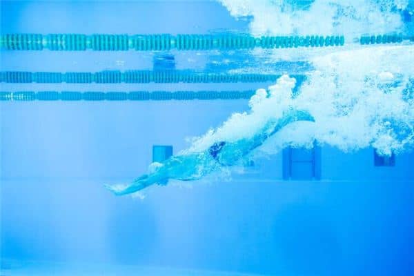 梦见自己游泳是什么预兆 梦见自己游泳是什么预兆