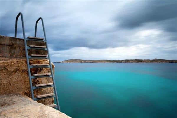 梦见上梯子是什么意思 梦见上梯子是什么意思