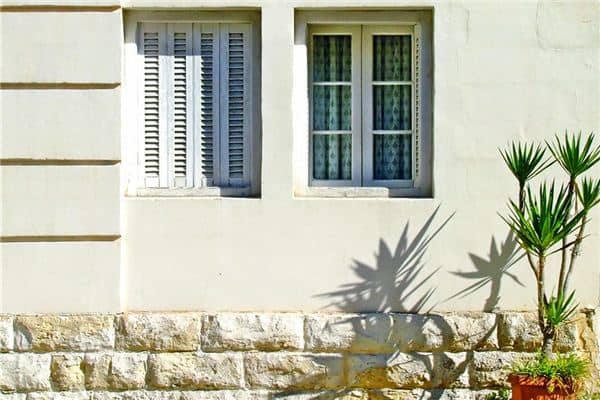 梦见爬窗户是什么意思 梦见爬窗户是什么意思