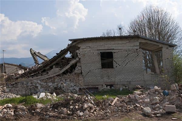 梦见房子垮了是什么意思 梦见房子垮了是什么意思