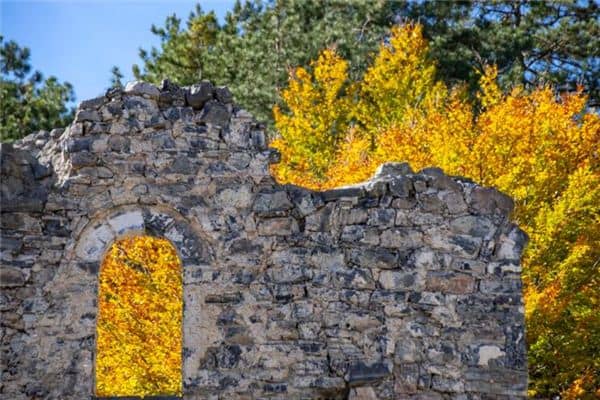 梦见墙倒了是什么意思 梦见墙倒了是什么意思