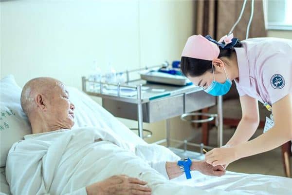 梦见自己输液是什么意思 梦见自己输液是什么意思