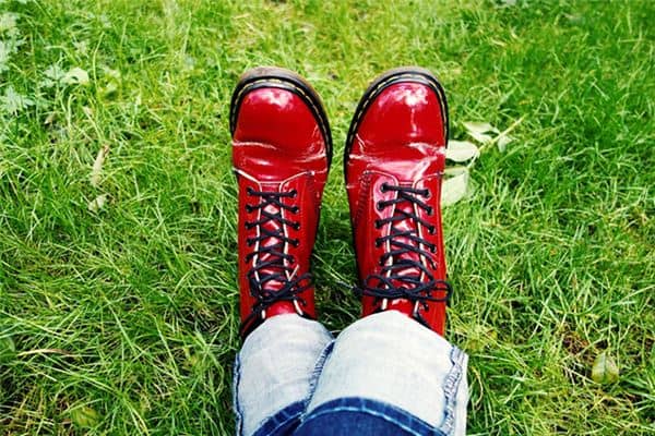 梦见穿红鞋是什么预兆 梦见穿红鞋是什么预兆
