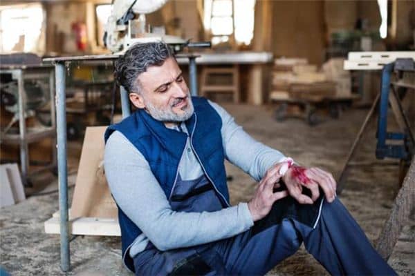 梦见自己手流血是什么预兆 梦见自己手流血是什么预兆