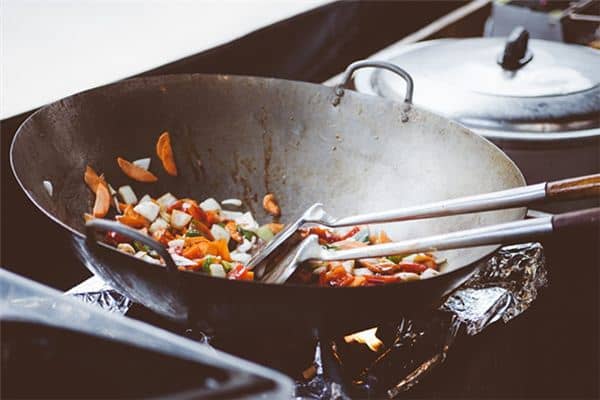 梦见锅破了是什么意思 梦见锅破了是什么意思