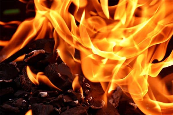 梦见烧衣服是什么意思 梦见烧衣服是什么意思