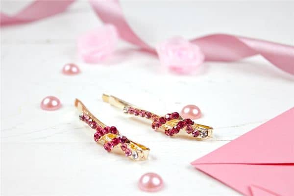 梦见金手饰是什么意思 梦见金手饰是什么意思