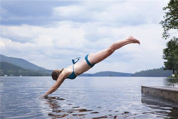 梦见大海游泳是什么意思 梦见大海游泳是什么意思