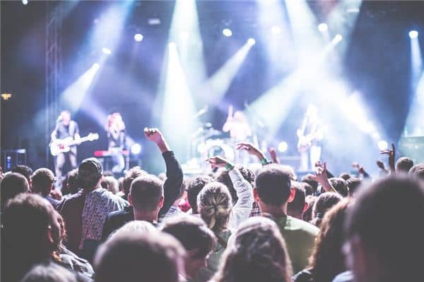 梦见看演出是什么预兆 梦见看演出是什么预兆